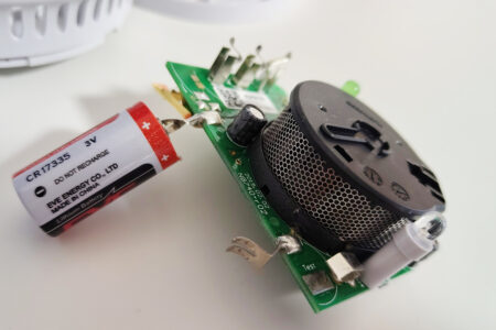 Rauchmelder ohne wechselbare Batterie: meine Erfahrung nach vier Jahren – und was du daraus lernen solltest